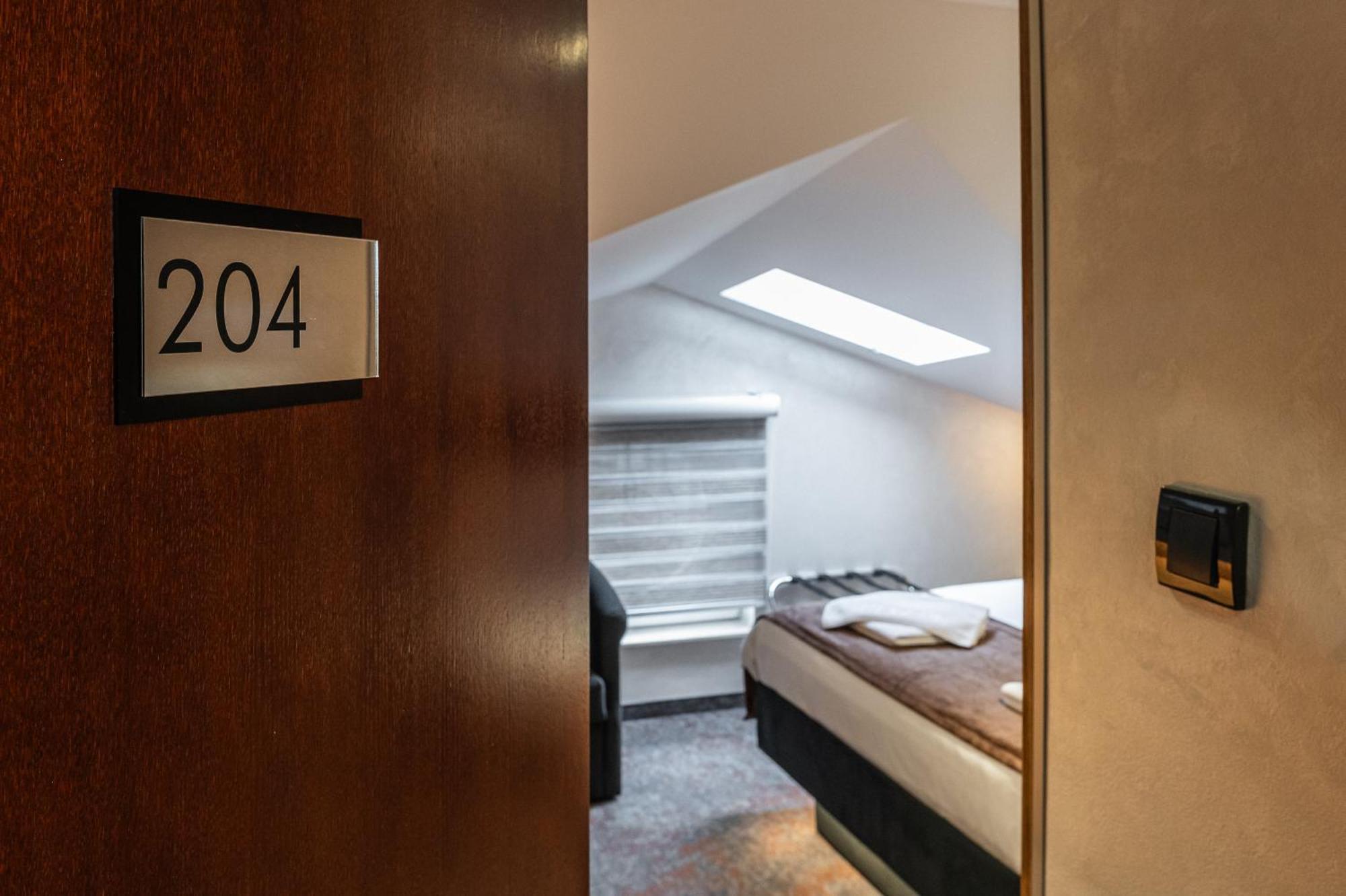 Hotel Astral Szabács Szoba fotó