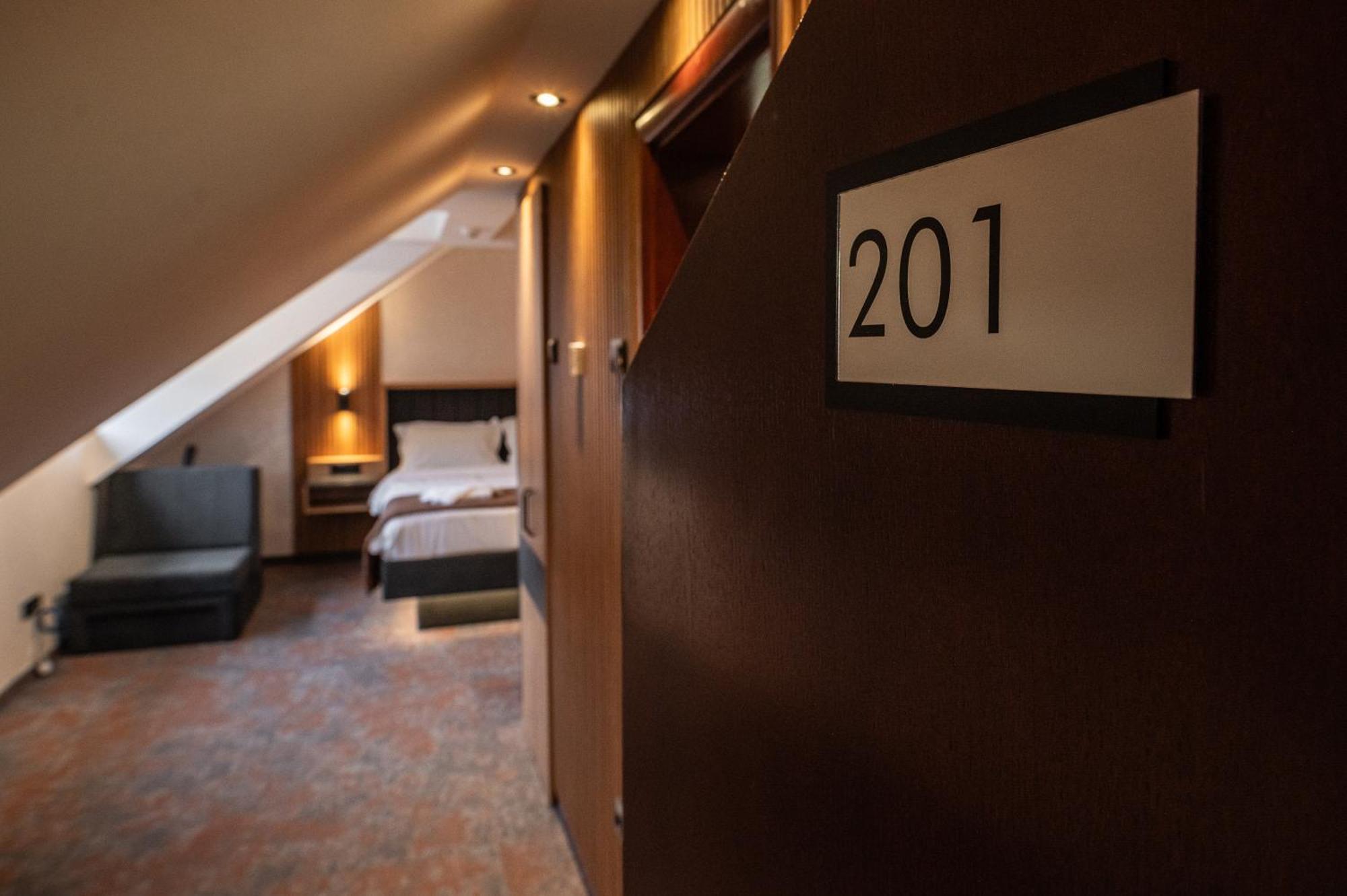Hotel Astral Szabács Szoba fotó