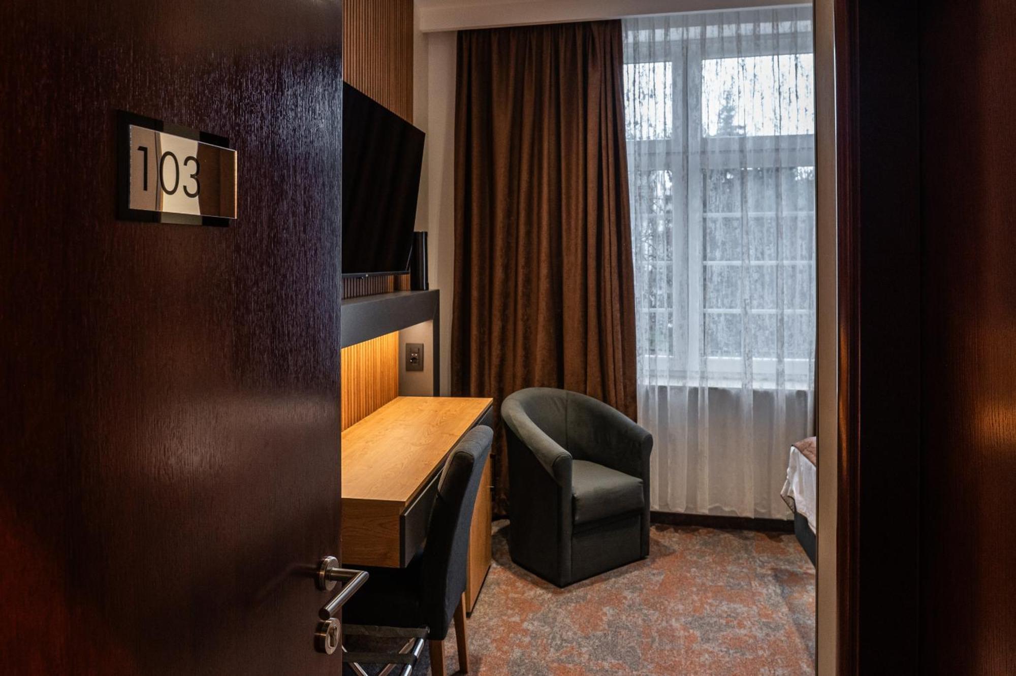 Hotel Astral Szabács Szoba fotó